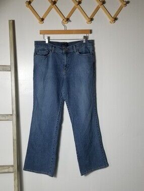 NEW YORK & COMPANY WOMEN'S JEANS SIZE 14 PETITE